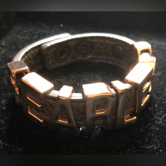 Fashion bracelet with the words  “Fearless”. BCBGeneration bracelet - Picture 2 of 3